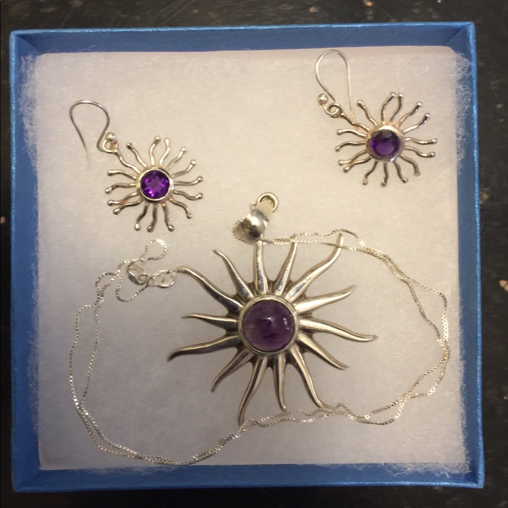 Necklace earrings set